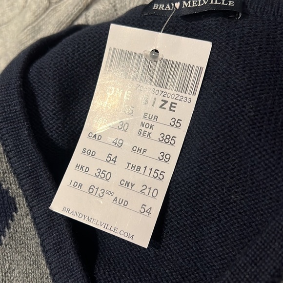 A Brandy Melville Wardrobe 23 pieces - Picture 4 of 7